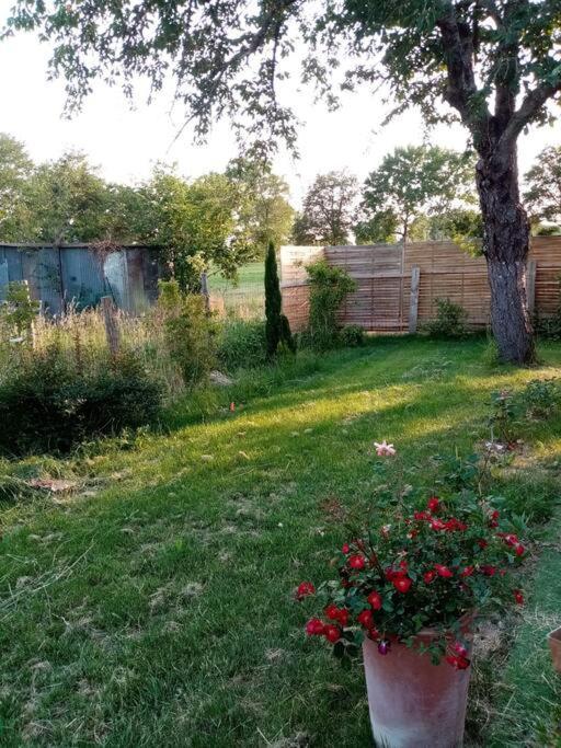 Chalet Pour Deux Personnes Saint-Pierre-du-Lorouër Kültér fotó